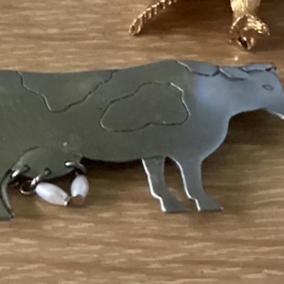 Pins - Christmas; Tennis; Cows; Mother. - Picture 5 of 8